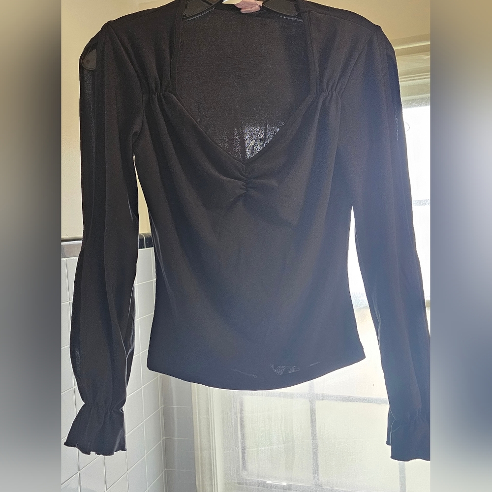 VIZLO Black women's top size Med US